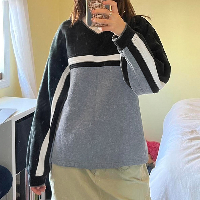 Spliced Contrasting Loose Fitting Hoodie Pullover - Image 4